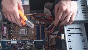 Image pour l'article: Dépannage informatique à Nice : à domicile ou en atelier, que choisir ?